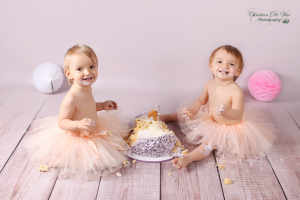 Zwillinge Fotograf Smash the Cake Shooting zum Geburtstag