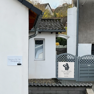 Studiohaus der Fotografin Christina De Vivo - Bismarckstraße 1 in 66987 Thaleischweiler-Fröschen