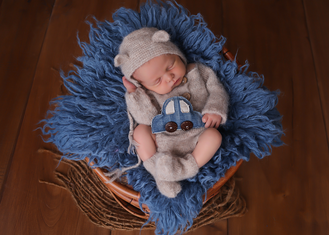 Babyfotoshooting nach der Geburt, natürlich oder künstlerisch in Szene gesetzt, fotografiert von Christina De Vivo Photography, spezialisiert auf Newbornphotography mit mega Studio bei Landstuhl in 66987 Thaleischweiler-Fröschen