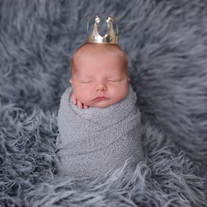 Babyfotoshooting nach der Geburt, natürlich oder künstlerisch in Szene gesetzt, fotografiert von Christina De Vivo Photography, spezialisiert auf Newbornphotography mit mega Studio bei Pirmasens in 66987 Thaleischweiler-Fröschen