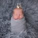 Babyfotoshooting nach der Geburt, natürlich oder künstlerisch in Szene gesetzt, fotografiert von Christina De Vivo Photography, spezialisiert auf Newbornphotography mit mega Studio bei Pirmasens in 66987 Thaleischweiler-Fröschen