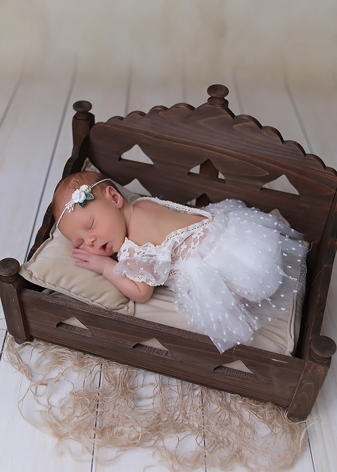 Babybilder nach der Geburt, natürlich oder künstlerisch in Szene gesetzt, fotografiert von Christina De Vivo Photography, spezialisiert auf Newbornphotography mit mega Studio bei Dahne in 66987 Thaleischweiler-Fröschen