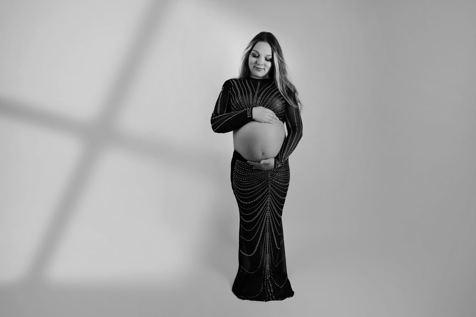 Babybauchfotografie, fotografiert von Christina De Vivo Photography, spezialisiert auf Babybauchbilder mit mega Studio in 66987 Thaleischweiler-Fröschen