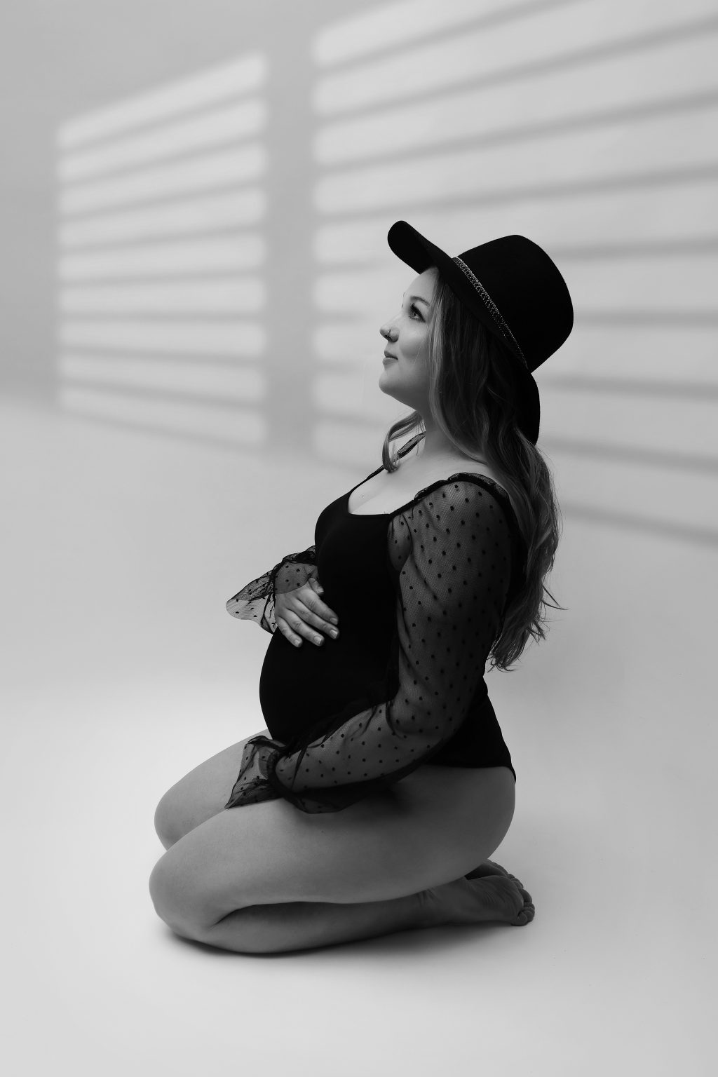 Babybauchfotografie, fotografiert von Christina De Vivo Photography, spezialisiert auf Babybauchbilder mit mega Studio mit Kundenkleiderschrank in 66987 Thaleischweiler-Fröschen