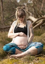 Babybauchbilder bei Dahn - Christina De Vivo Fotografie