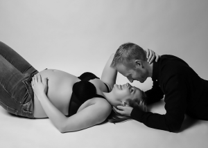 Moderne Babybauchbilder für Paare bei Pirmasens | Christina De Vivo