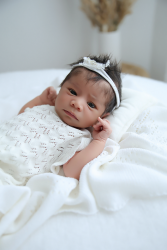 Babybilder sanft ohne posen bei Pirmasens Landstuhl Zweibrücken Homburg Fehrbach Kaiserslautern | Christina De Vivo Photography