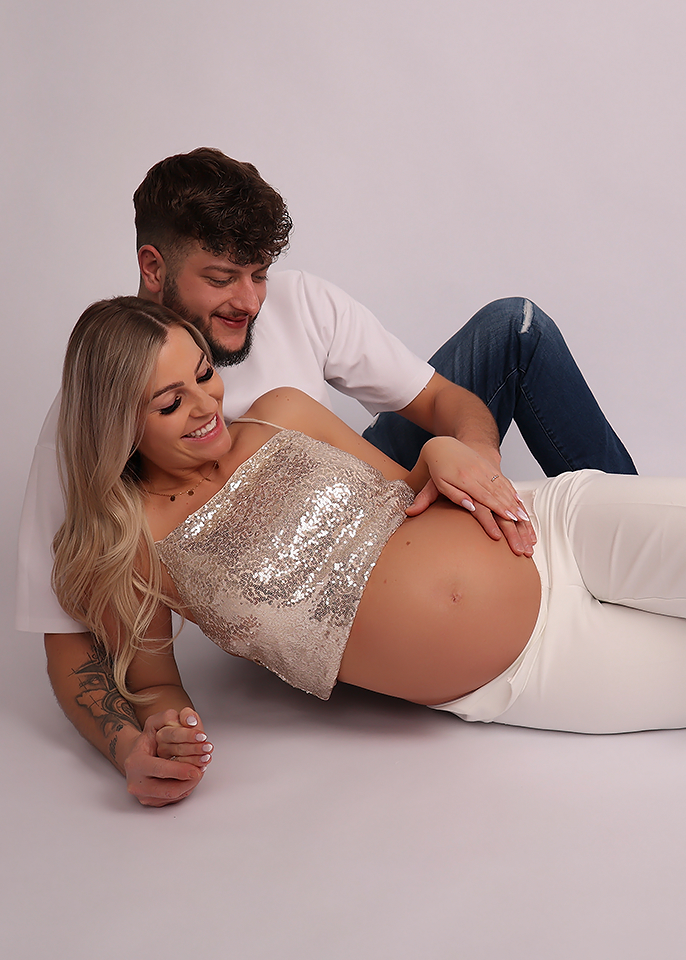 Kundenkleiderschrank für dein Babybauchshooting bei Pirmasens Christina De Vivo Photography
