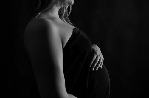 Kundenkleiderschrank für dein Babybauchshooting bei Pirmasens Christina De Vivo Photography