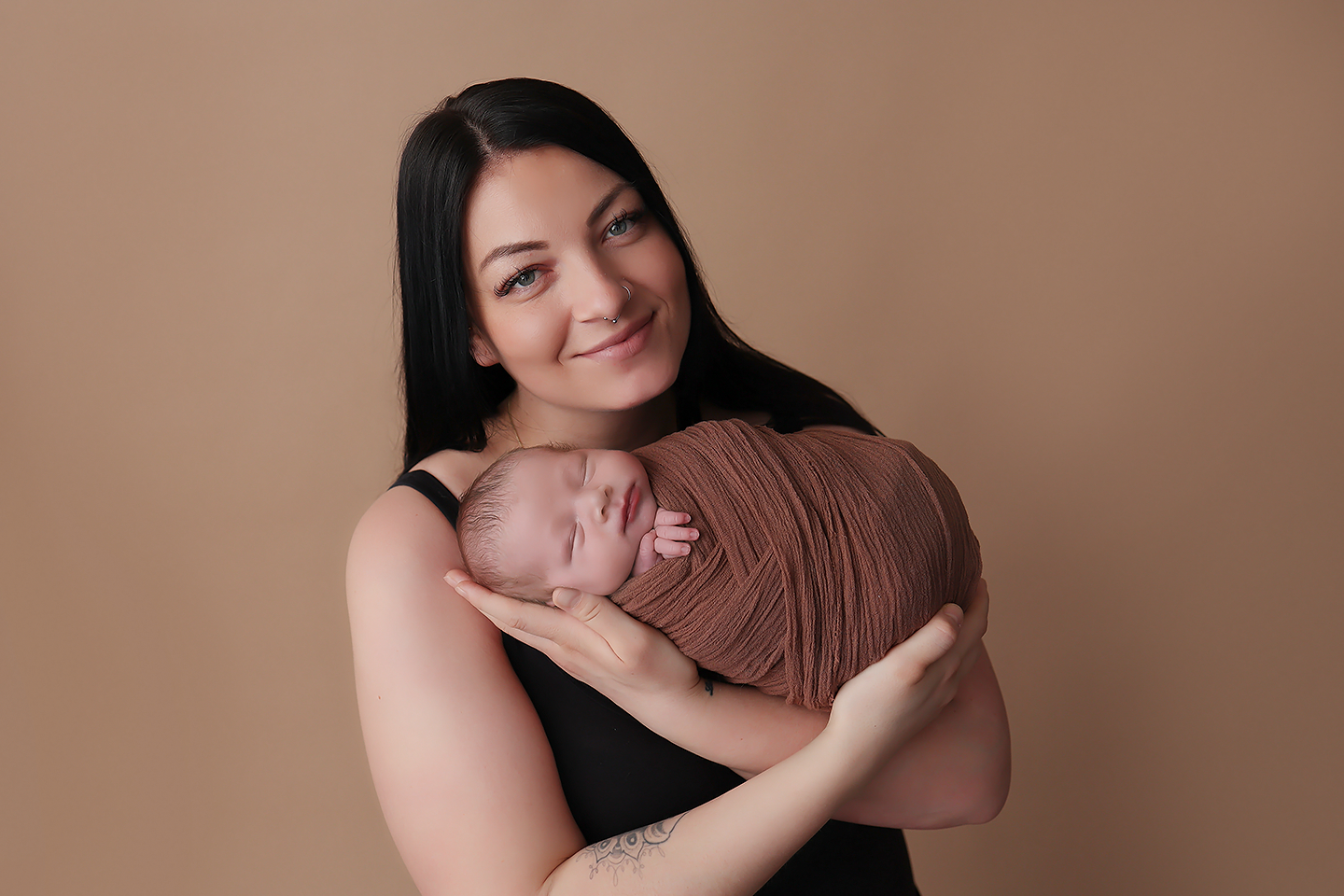 Familienbilder-mit-Baby-Babyfotograf-Pirmasens Familienbild mit Baby by Christina De Vivo Babyfotograf bei Pirmasens