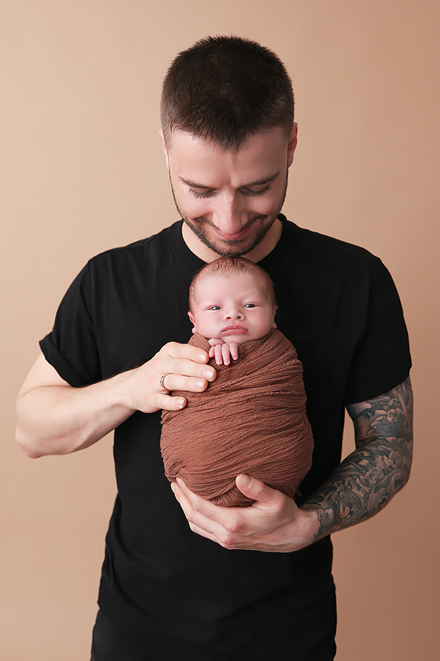 Familienbilder-mit-Baby-Babyfotograf-Saarbruecken Familienbild mit Baby by Christina De Vivo Babyfotograf bei Saarbruecken