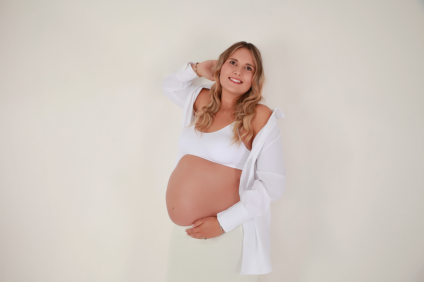 Babybauchbilder im Vogue Style modern, chic, zeitlos, bei Fotograf Christina De Vivo bei Saarbrücken