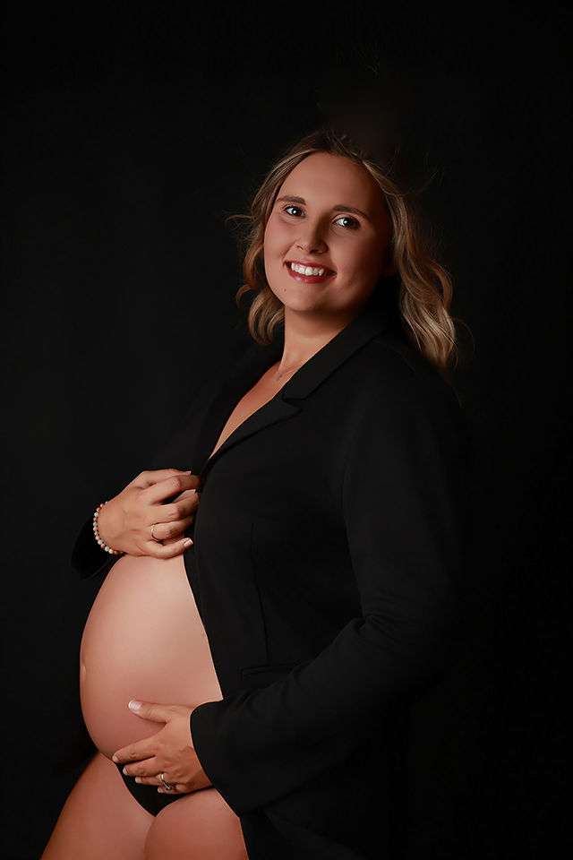 Babybauchbilder im Vogue Style modern, chic, zeitlos, bei Fotograf Christina De Vivo bei Pirmasens in der Südwestpfalz