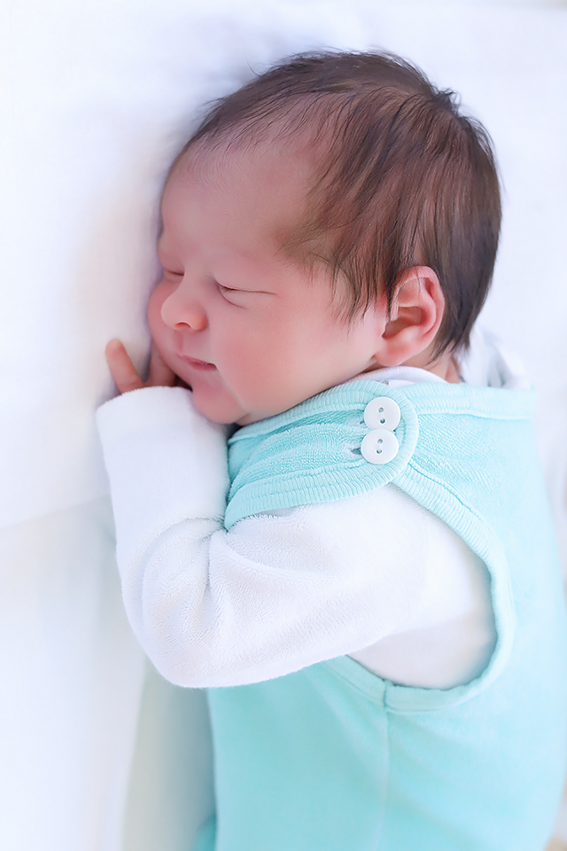 Fresh48 erste Bilder im Krankenhaus Pirmasens by Babyfotograf Christina De Vivo
