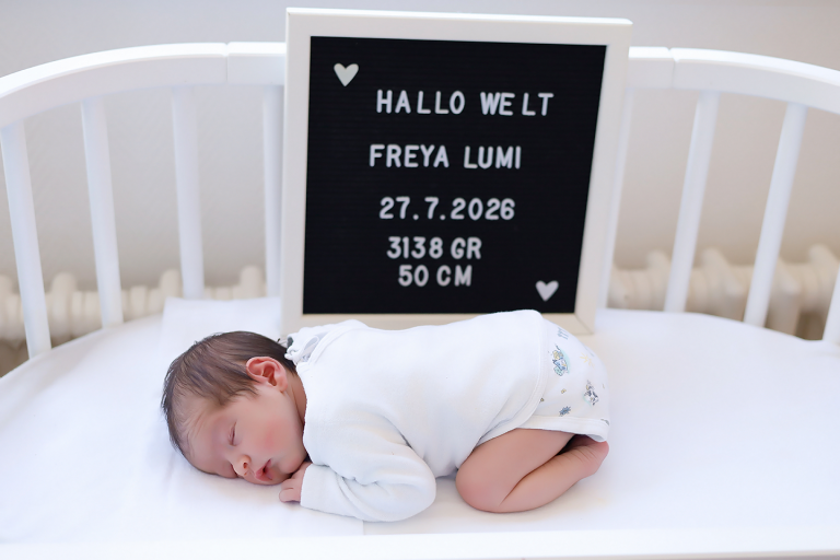Fresh48 erste Bilder im Krankenhaus Pirmasens by Babyfotograf Christina De Vivo