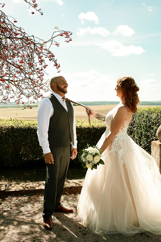 Liebevolle Details und echte Emotionen. Professionelle Begleitung eurer Hochzeit in Pirmasens. Jetzt Galerie ansehen & unverbindlich anfragen!