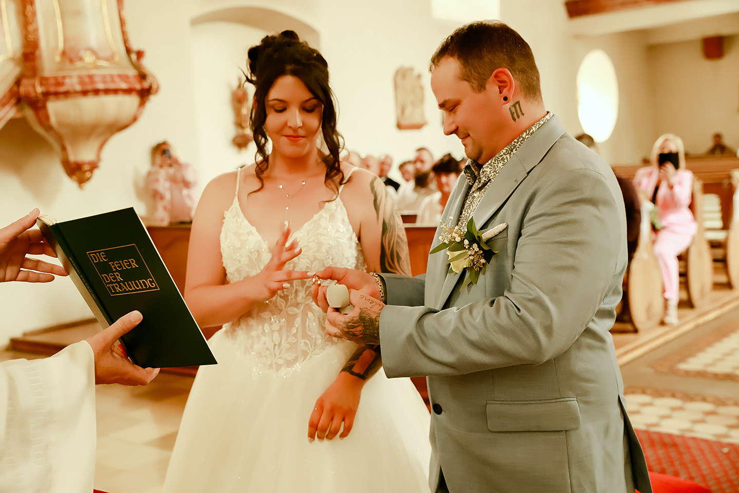 Emotional & authentisch: Ich halte eure schönsten Hochzeitsmomente in Pirmasens & Umgebung fest. Jetzt Wunschtermin für eure Traumhochzeit anfragen!