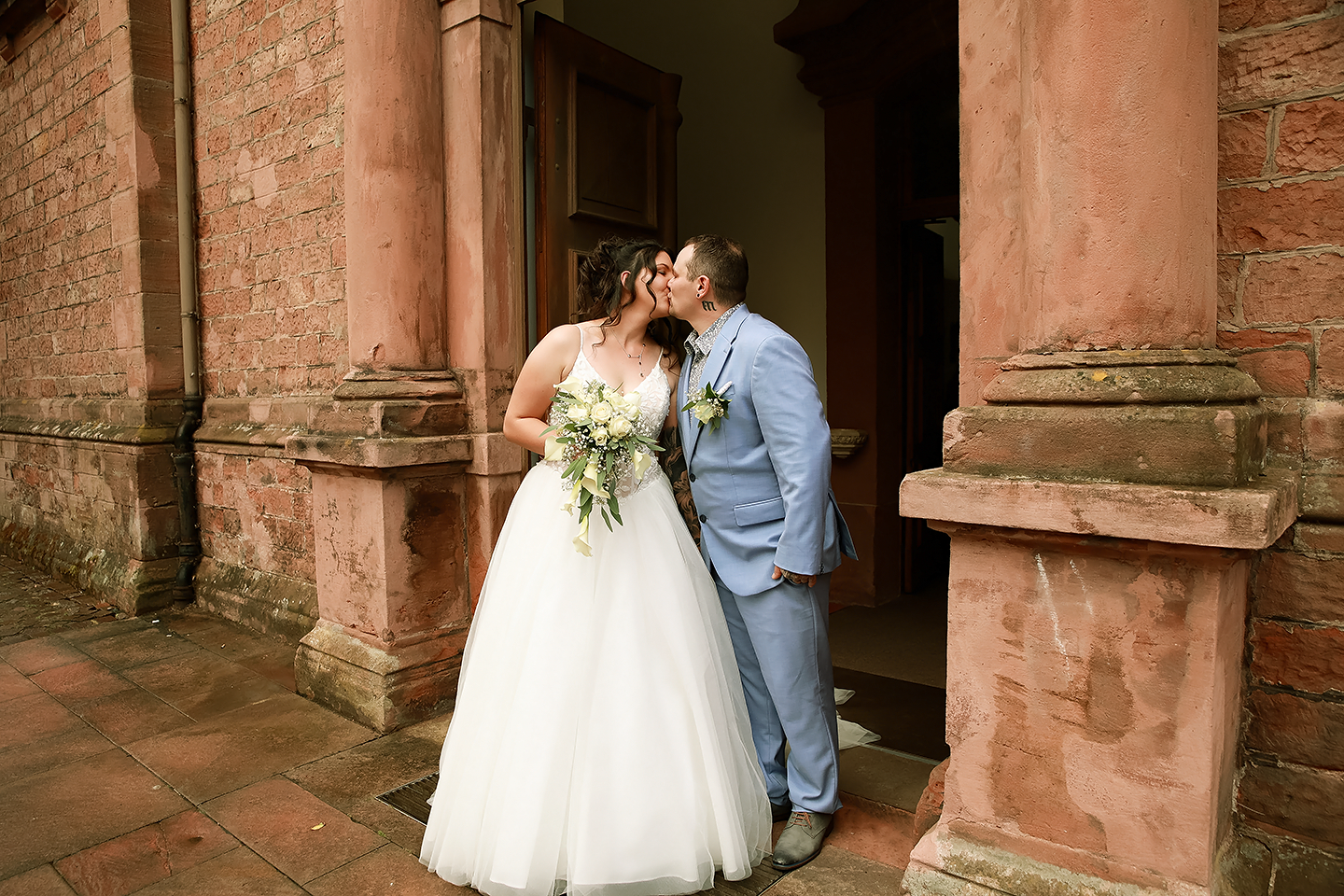 Eure Traumhochzeit in Pirmasens in zeitlosen Bildern. Professionelle Reportagen & emotionale Paarfotos von Christina De Vivo. Jetzt Kennenlernen vereinbaren!
